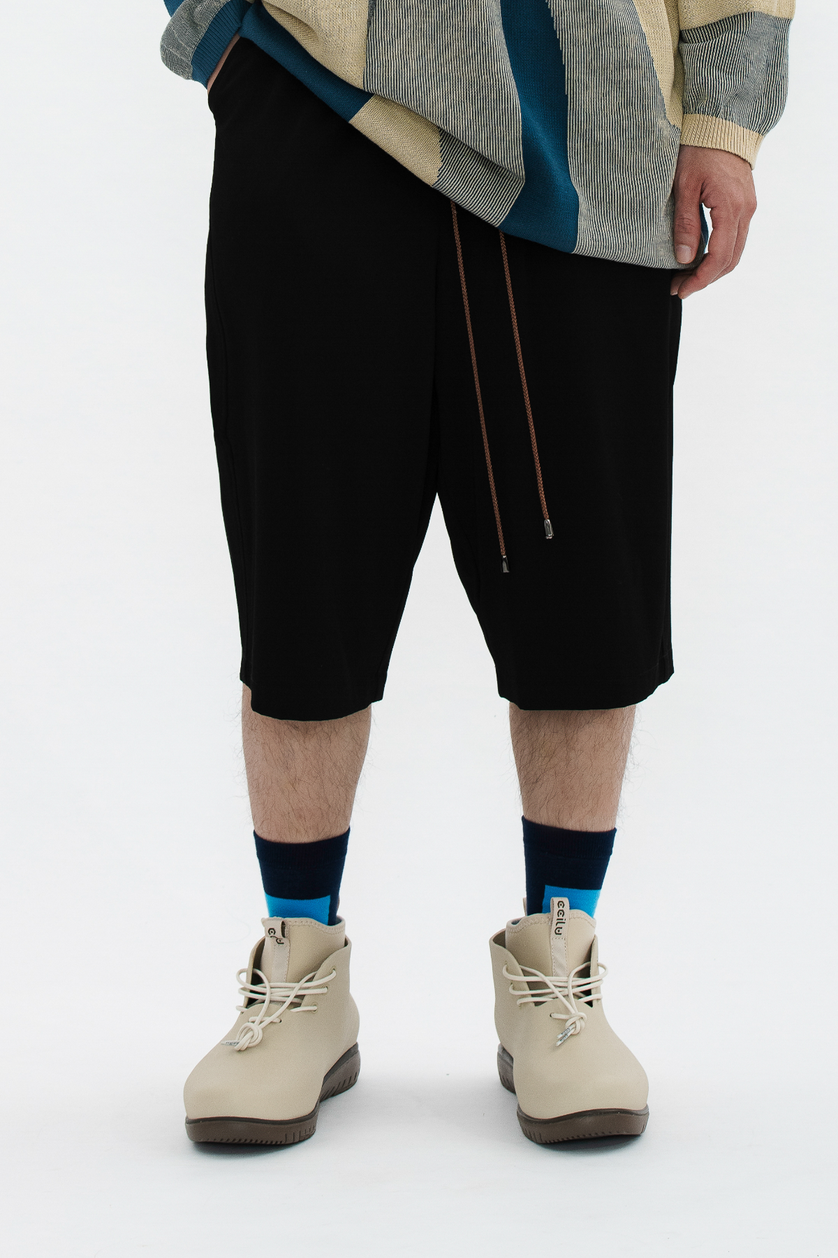 抽繩後翻片短褲