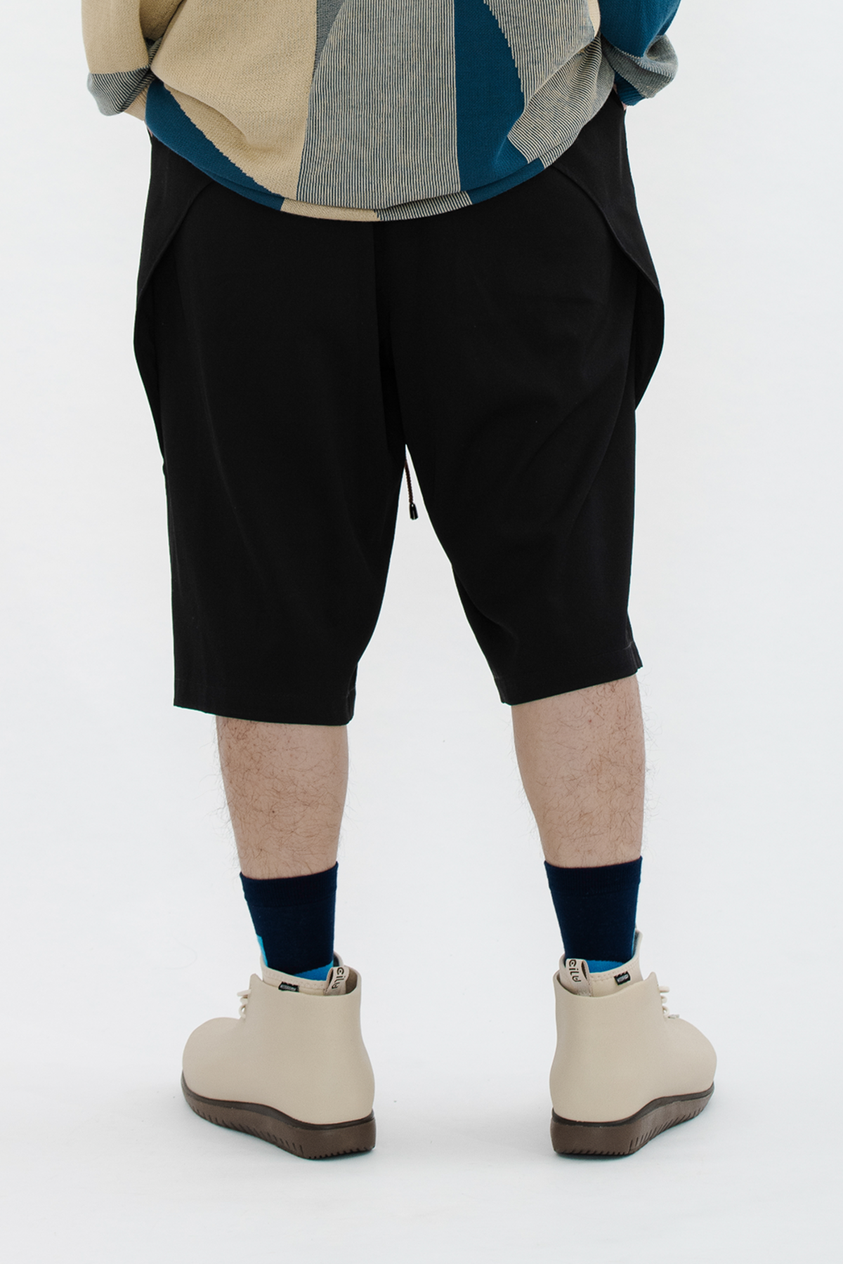 抽繩後翻片短褲